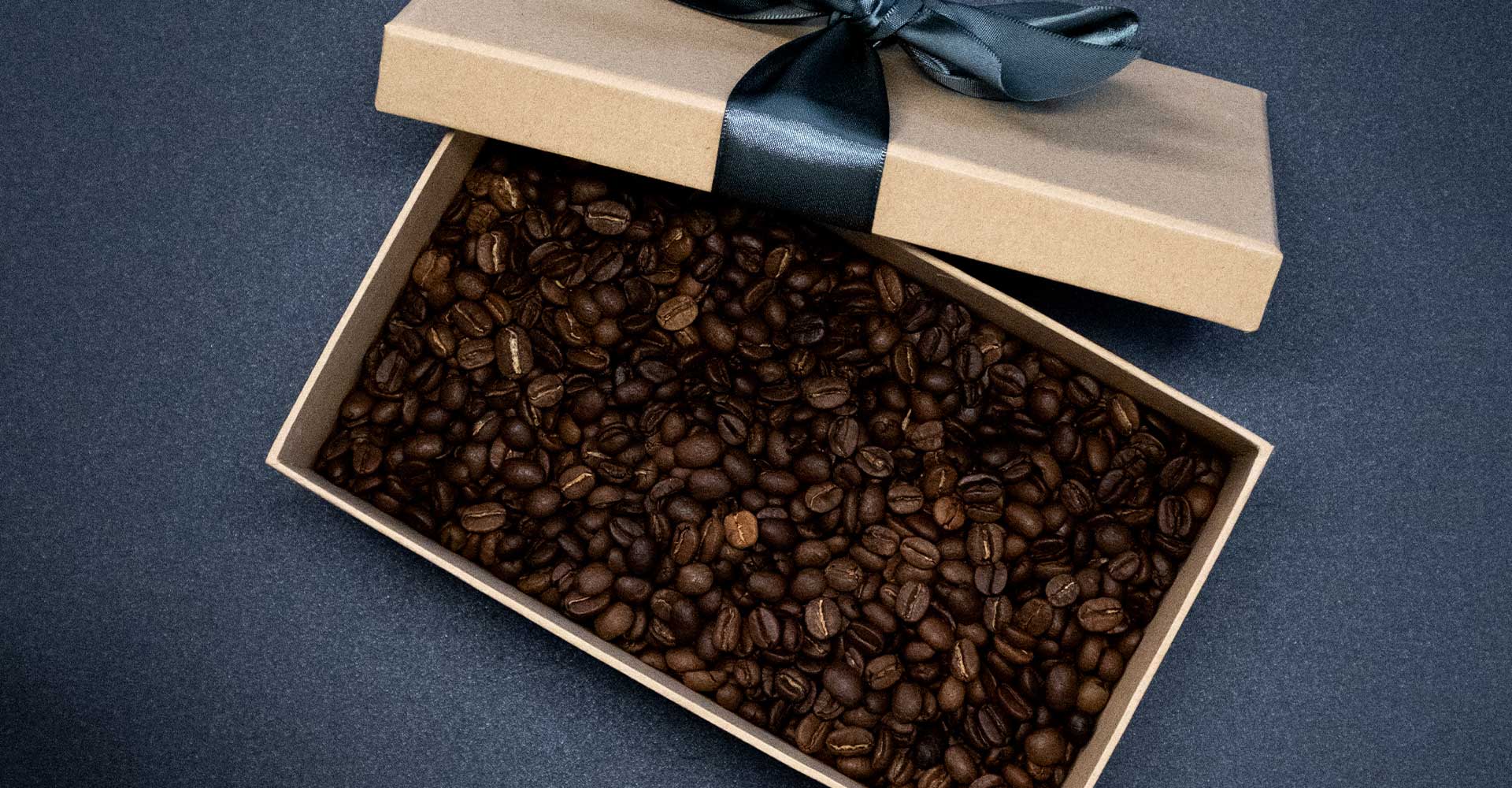 Geschenkkarton mit Kaffeebohnen